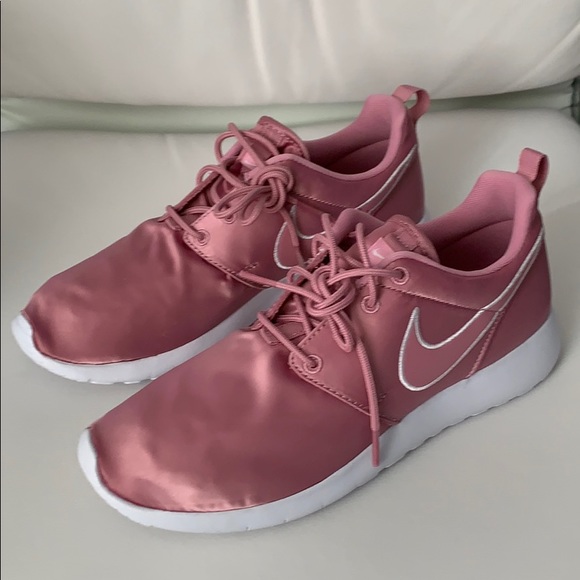 Nike Other - Nike Roshe One GS elemental pink 599729 618